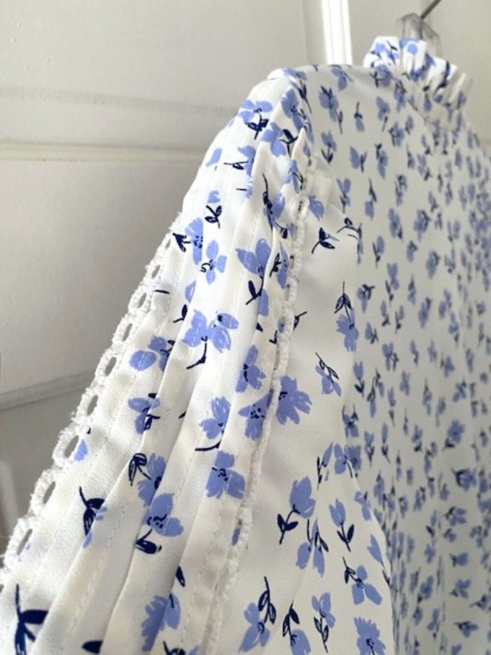 Ann Taylor Floral Ruffle-Neck Blouse Long Sleeve Women's Blue Petite XXS - Picture 8 of 10